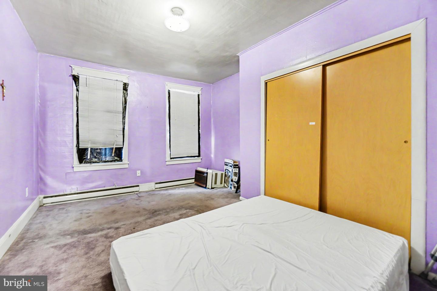 818 E Centre St Property Photo 18