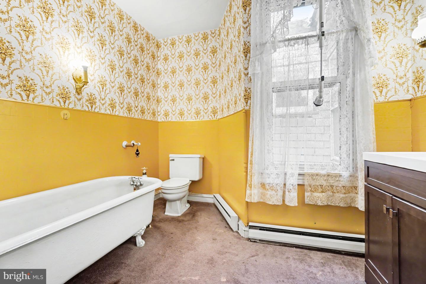 818 E Centre St Property Photo 20