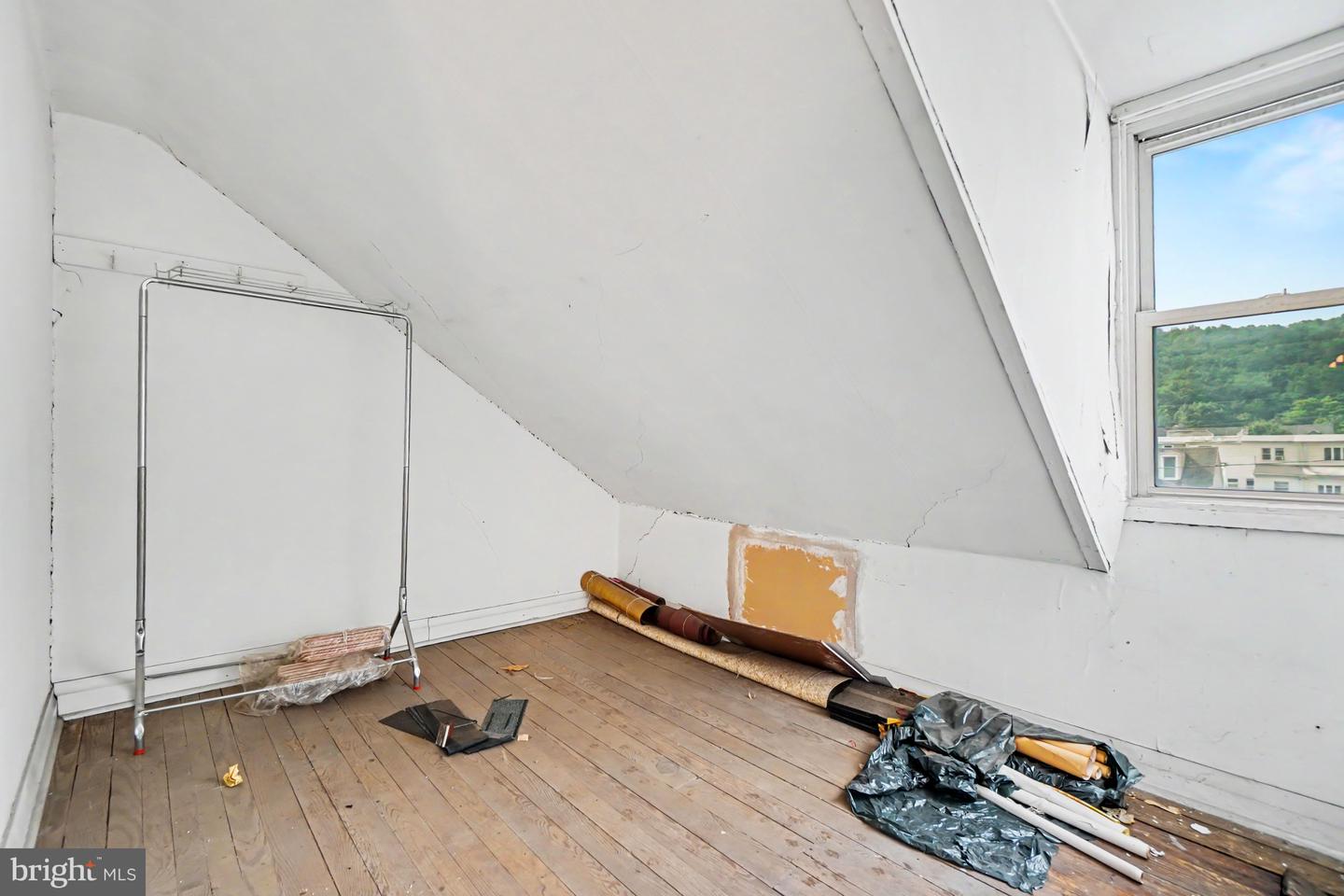 818 E Centre St Property Photo 23