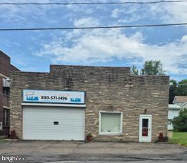 830 Barnesville Dr Property Photo 1