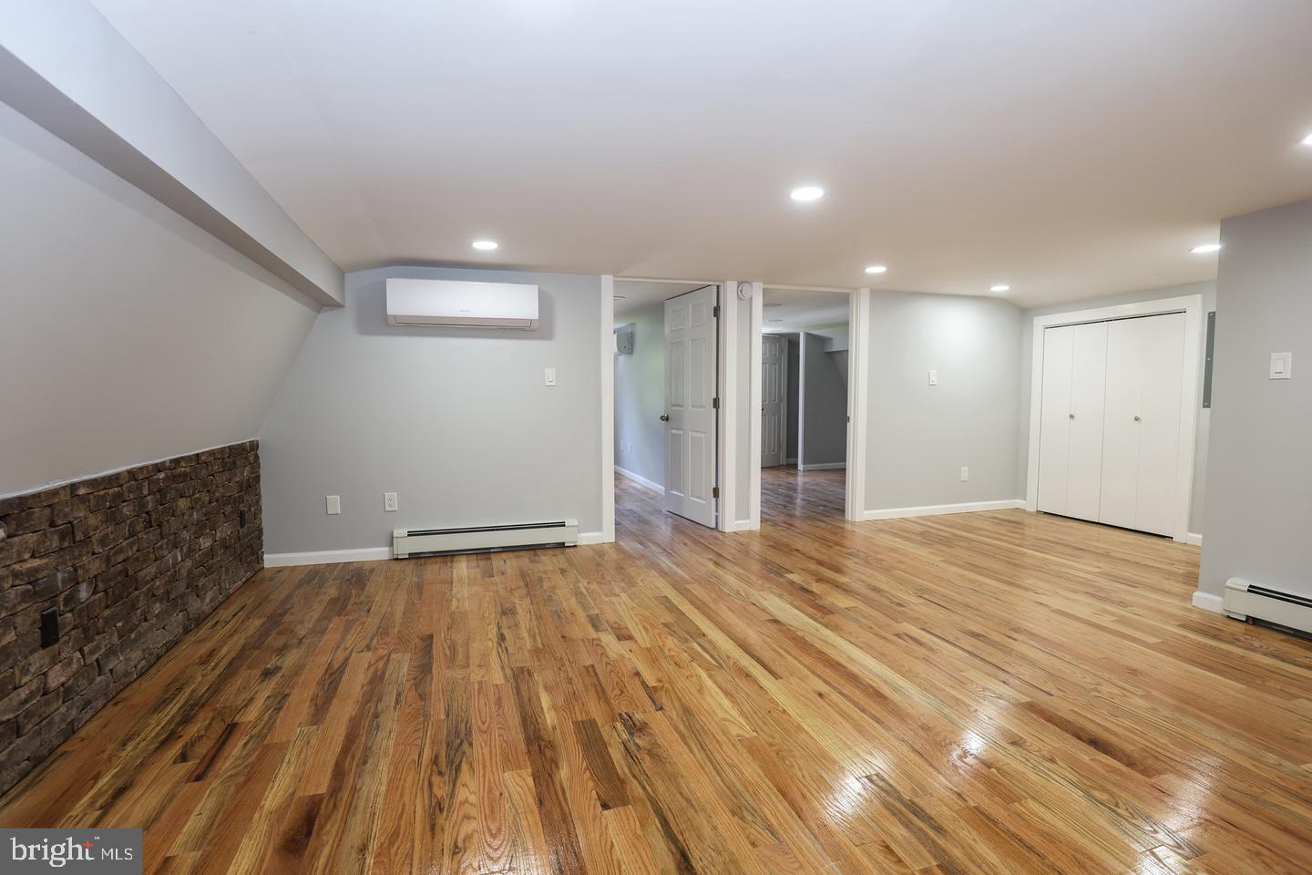 562 Peacock St Property Photo 30