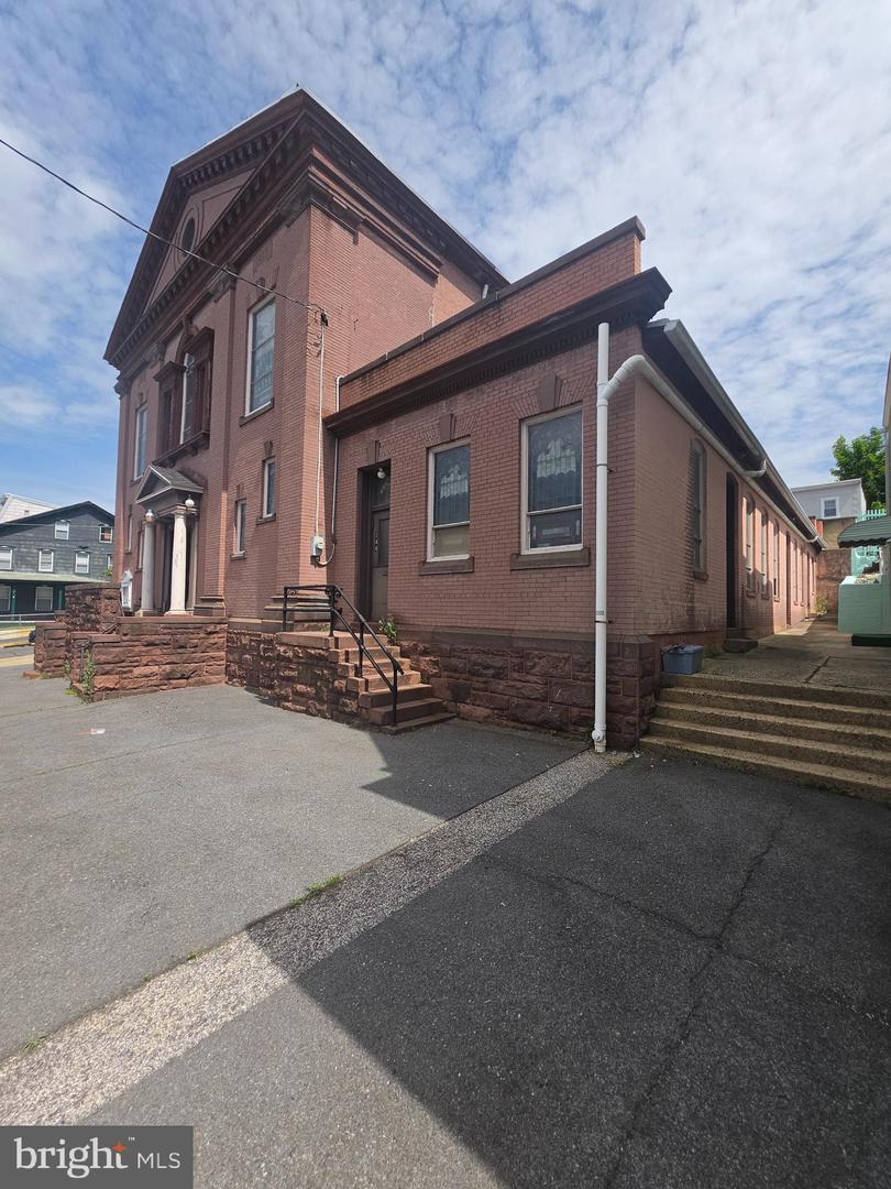 144 Carbon Street Property Photo 2