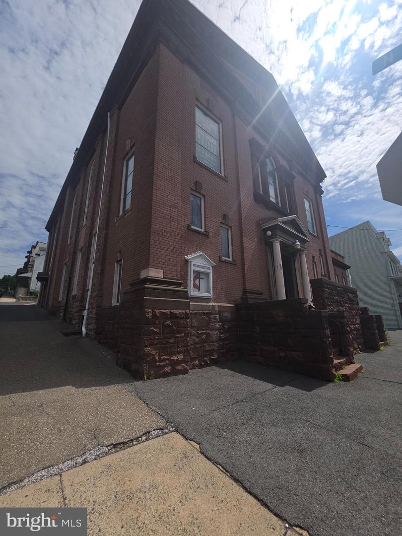 144 Carbon Street Property Photo 4
