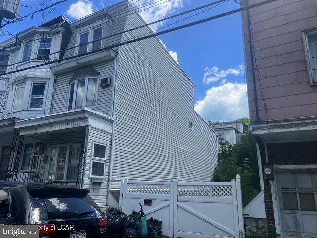 324 E Pine St Property Photo 1