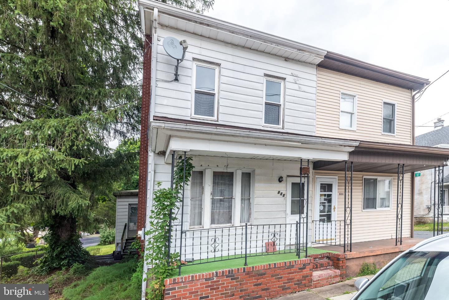 402 HOBART ST Property Photo 1