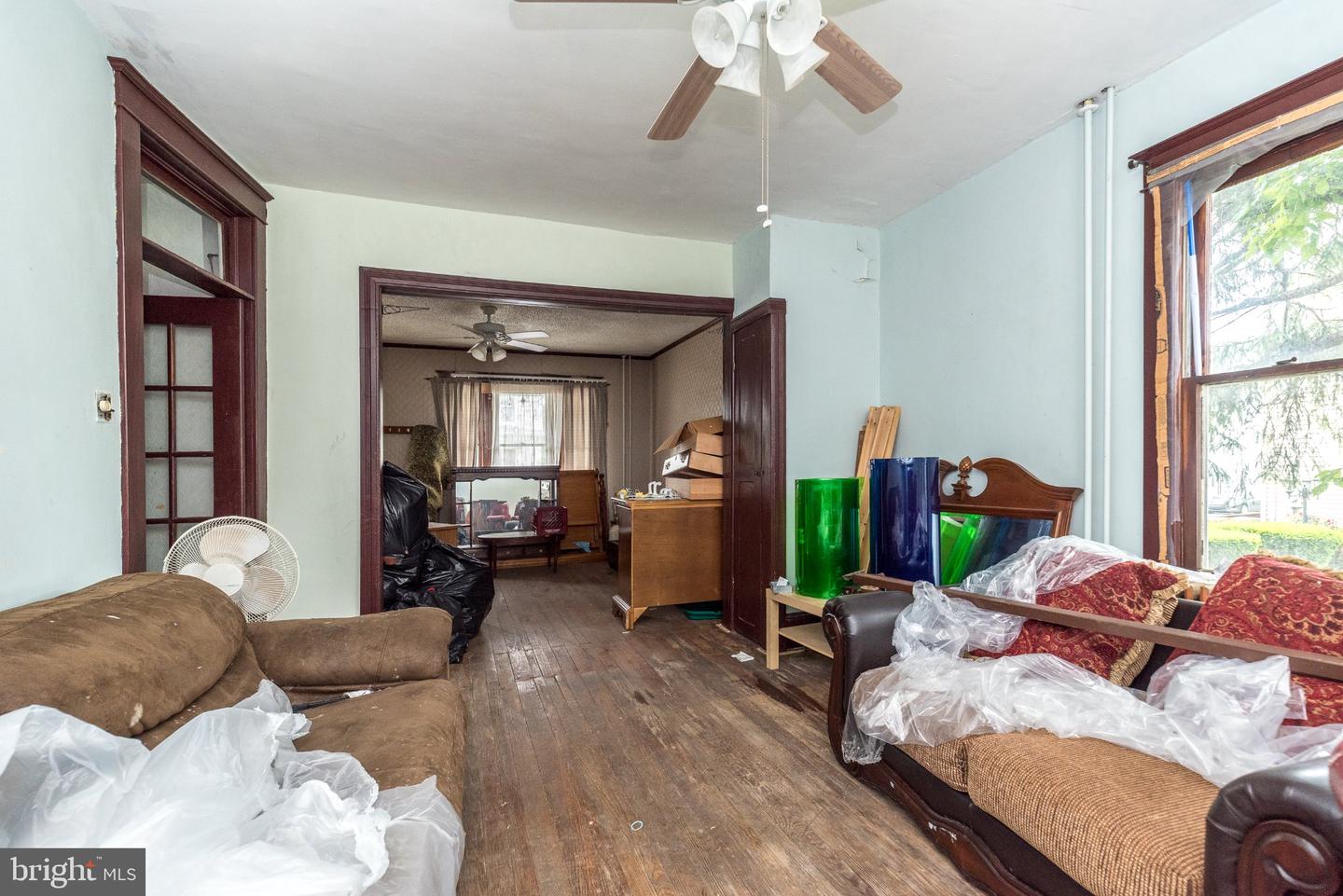 402 Hobart St Property Photo 6