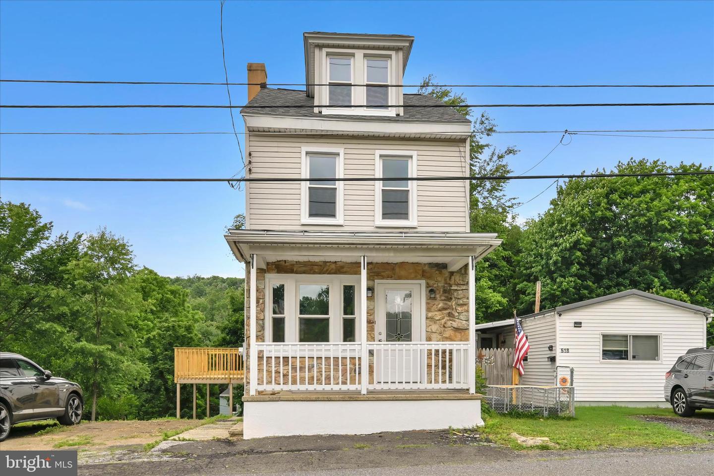 516 5th St Property Photo 1