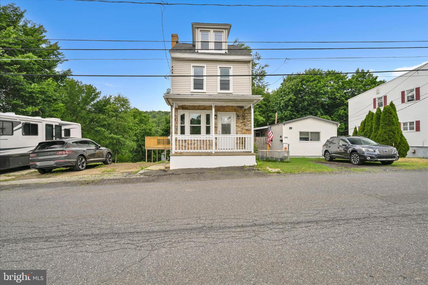 516 5th St Property Photo 2