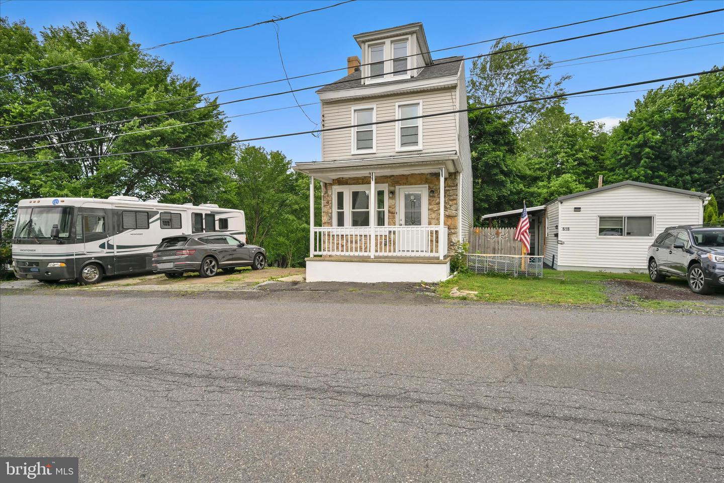 516 5th St Property Photo 3