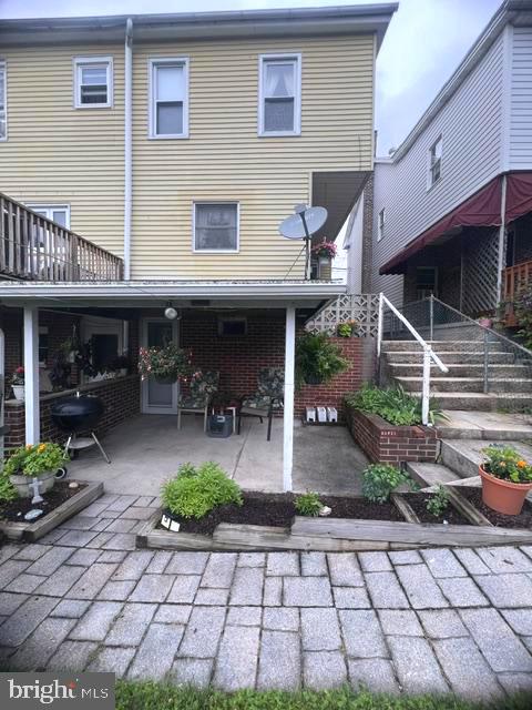317 Centre Ave Property Photo 23