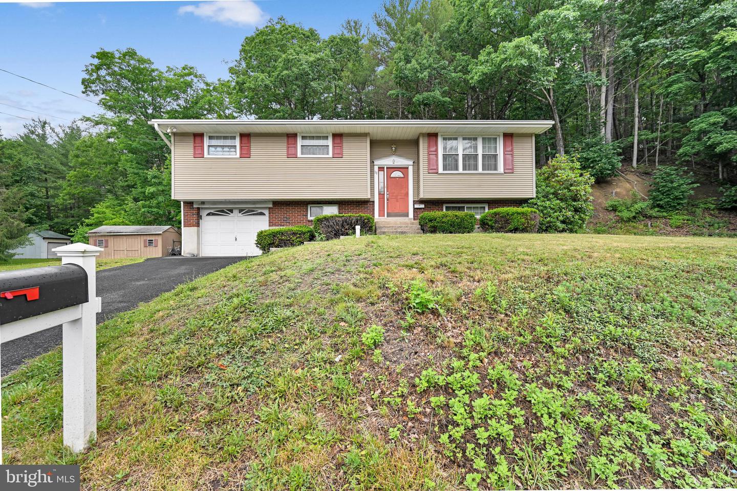 30 N Valley St Property Photo 1
