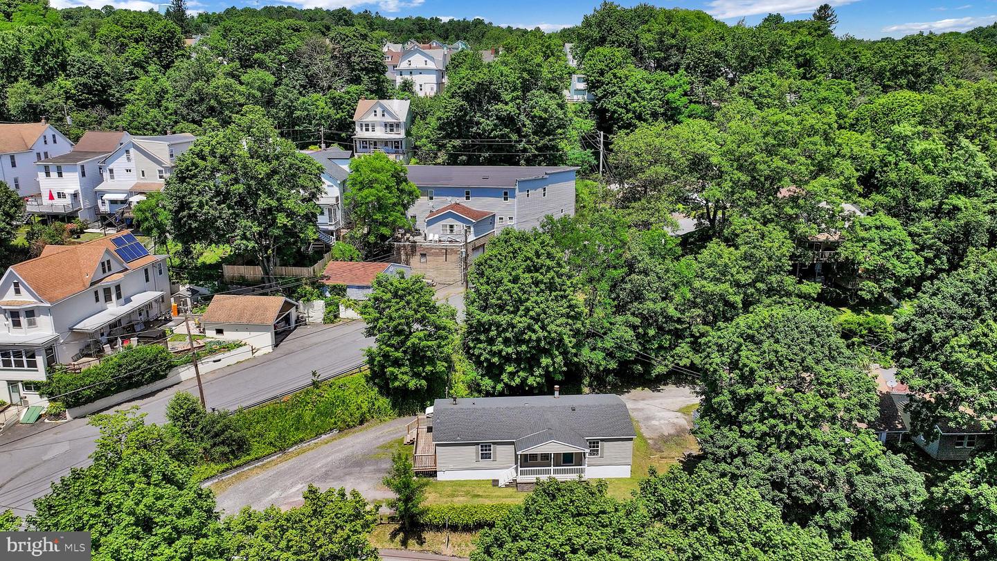 305 Pennsylvania Ave Property Photo 1