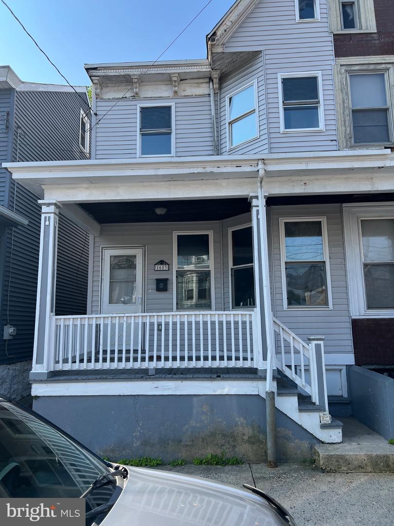 1653 W Norwegian St Property Photo 1