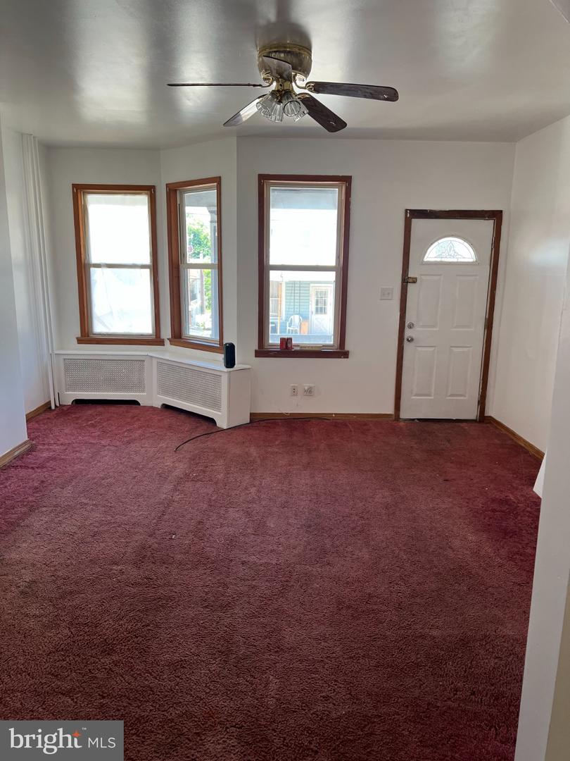 1653 W Norwegian St Property Photo 4