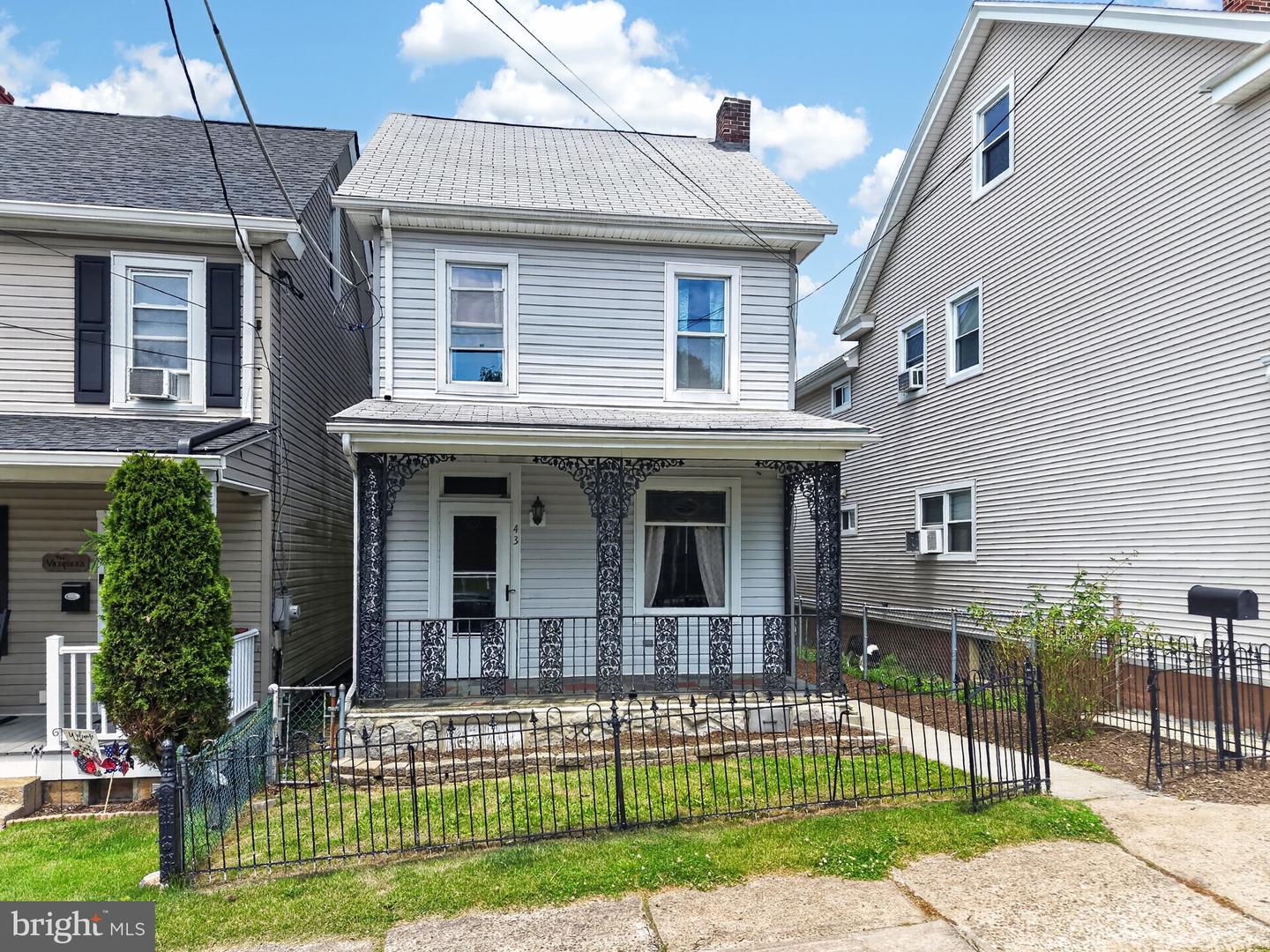 43 E Phillips St Property Photo 1
