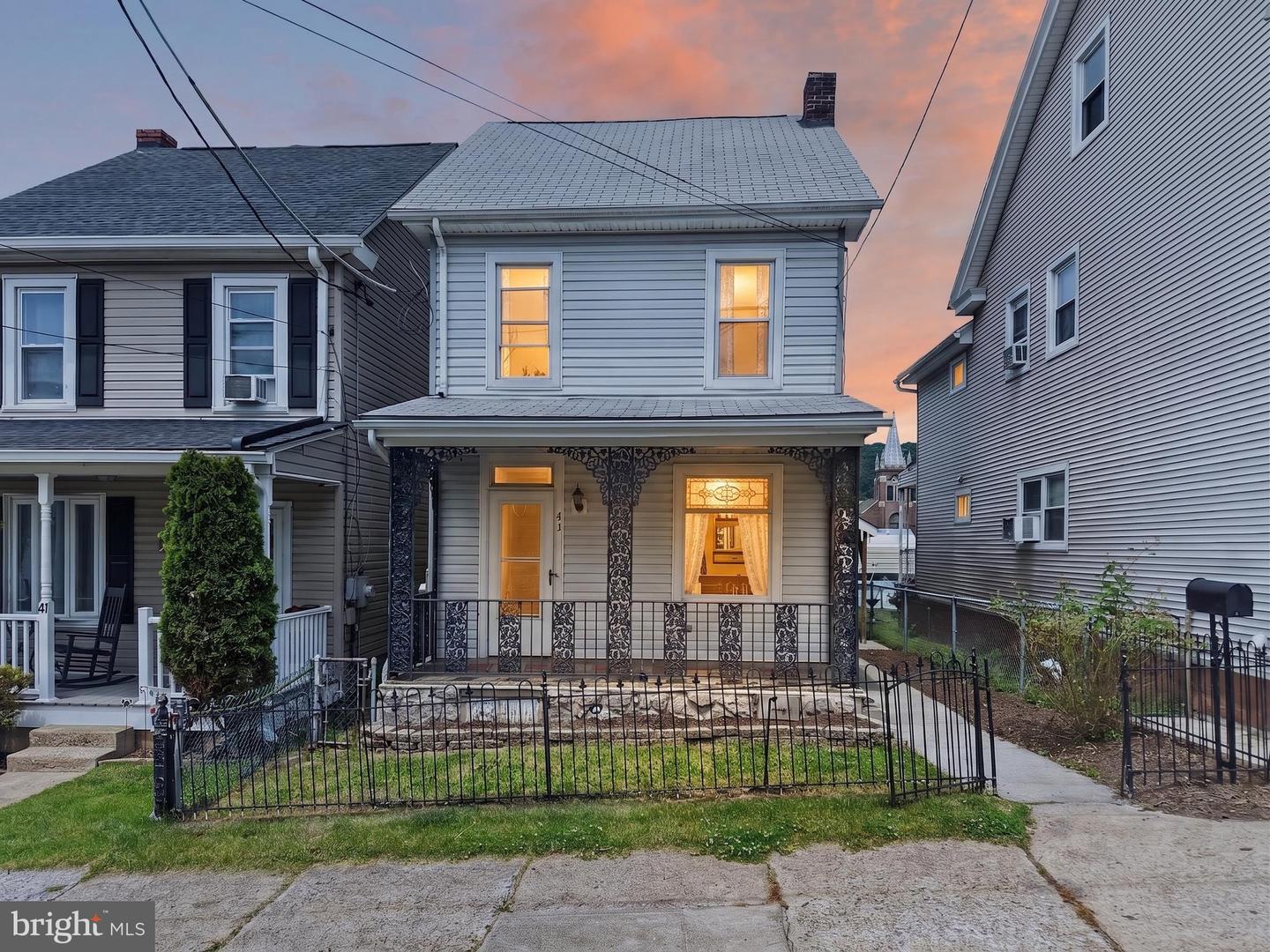 43 E Phillips St Property Photo 2