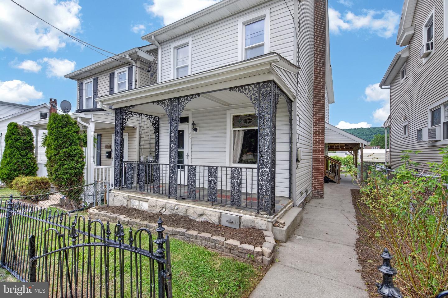 43 E Phillips St Property Photo 3