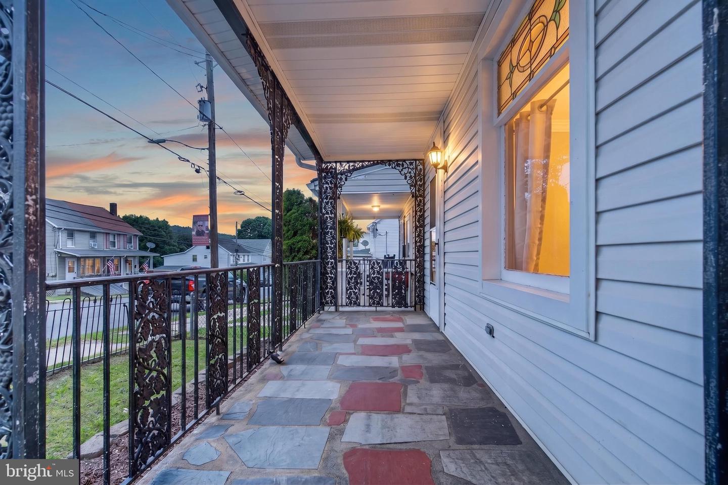 43 E Phillips St Property Photo 4
