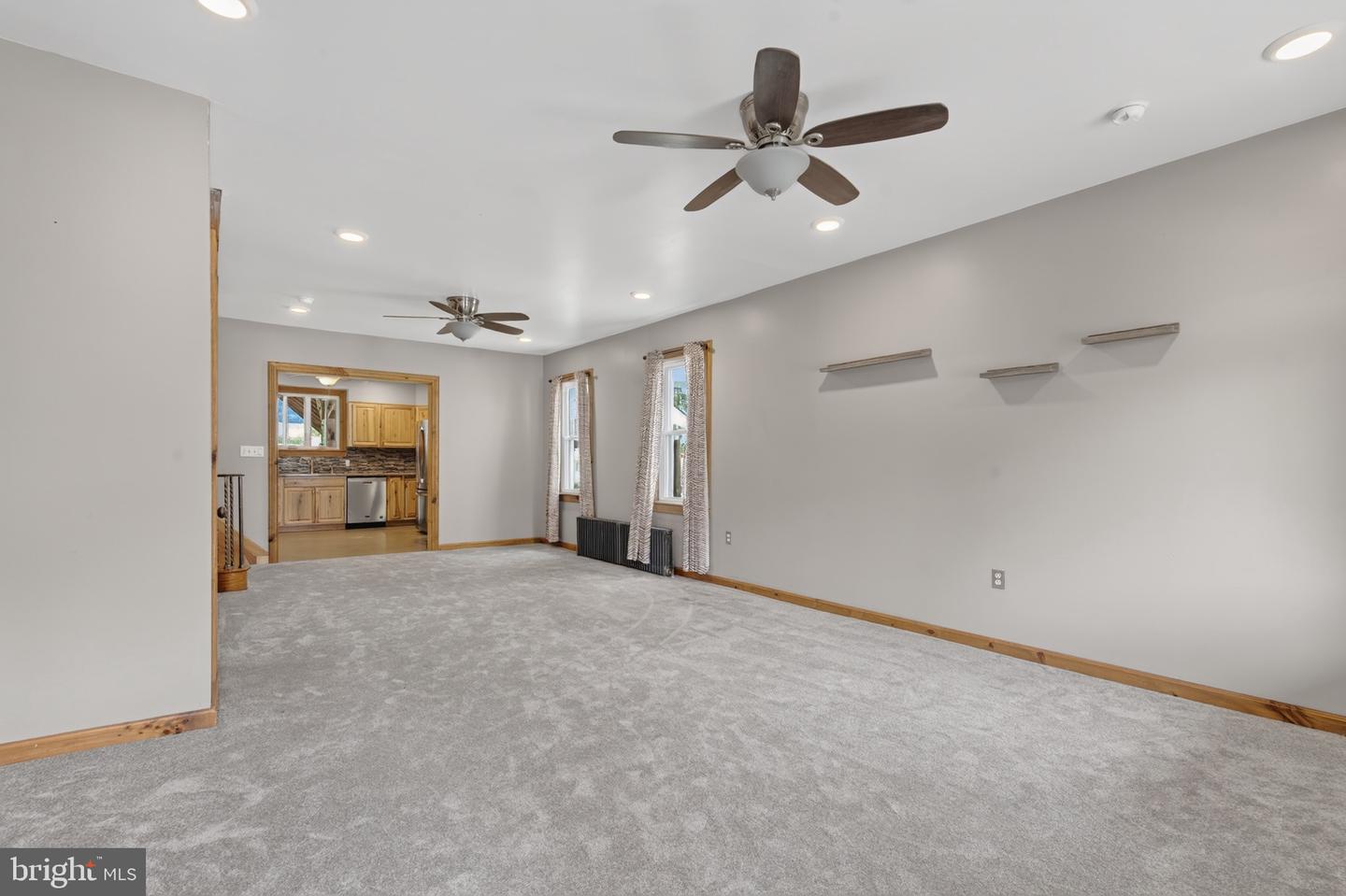 43 E Phillips St Property Photo 5