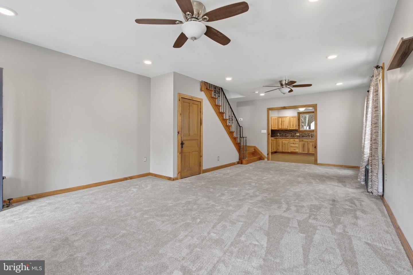 43 E Phillips St Property Photo 6