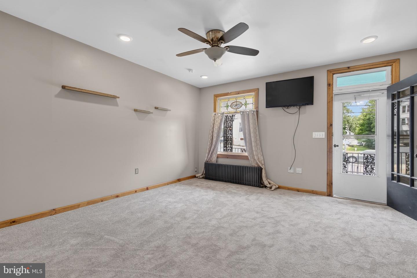 43 E Phillips St Property Photo 9