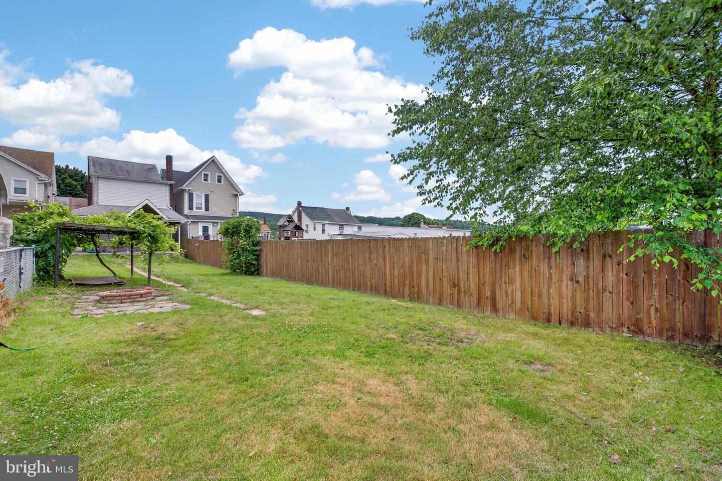 43 E Phillips St Property Photo 21