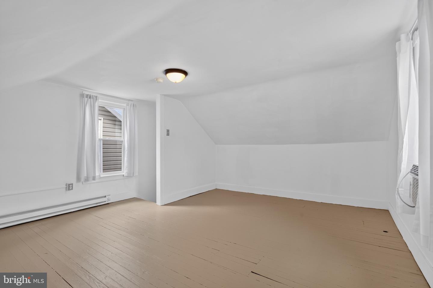 43 E Phillips St Property Photo 40