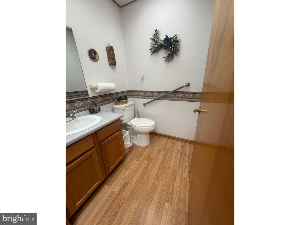 237 Sunbury St Property Photo 8