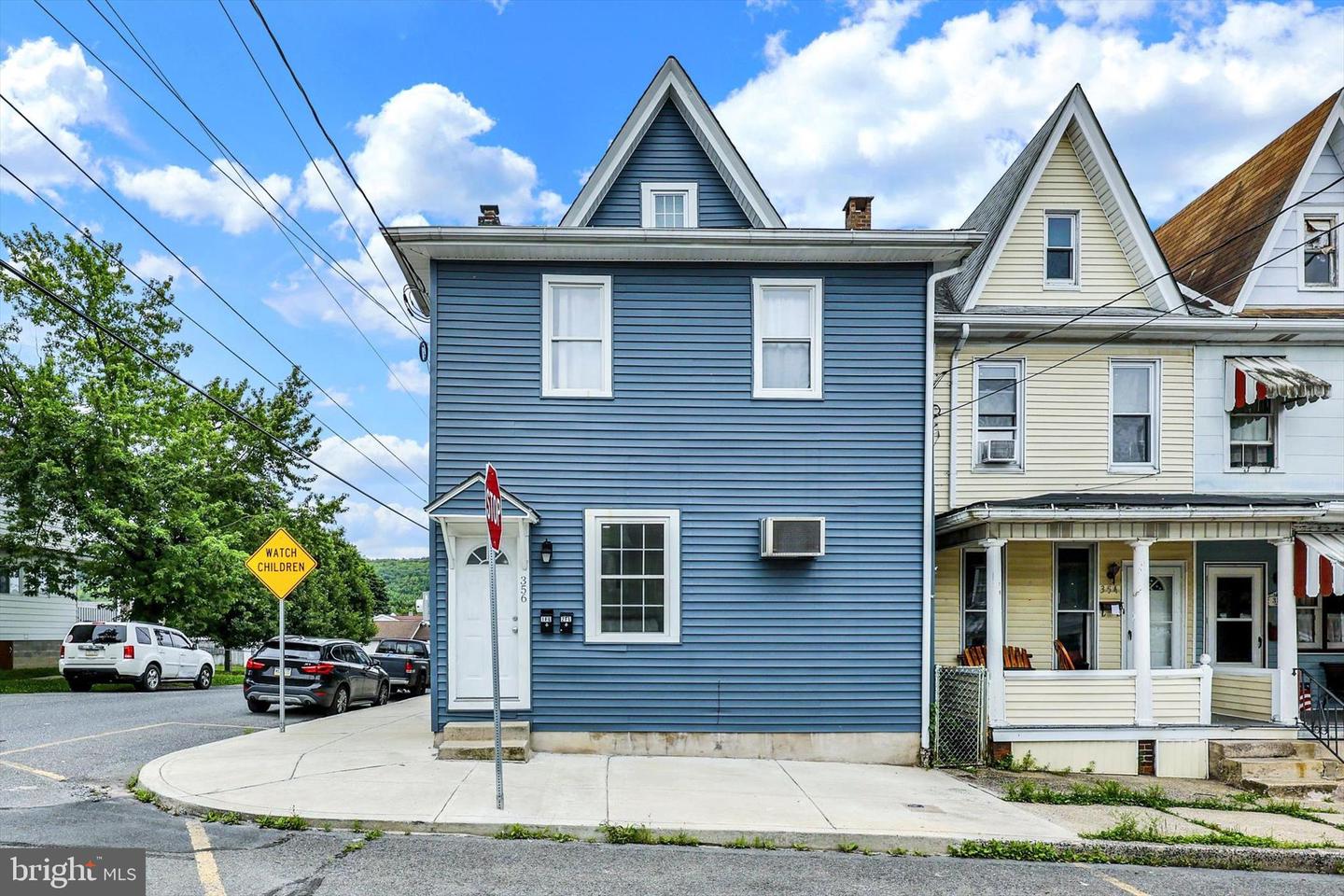 356 E Union St Property Photo 1