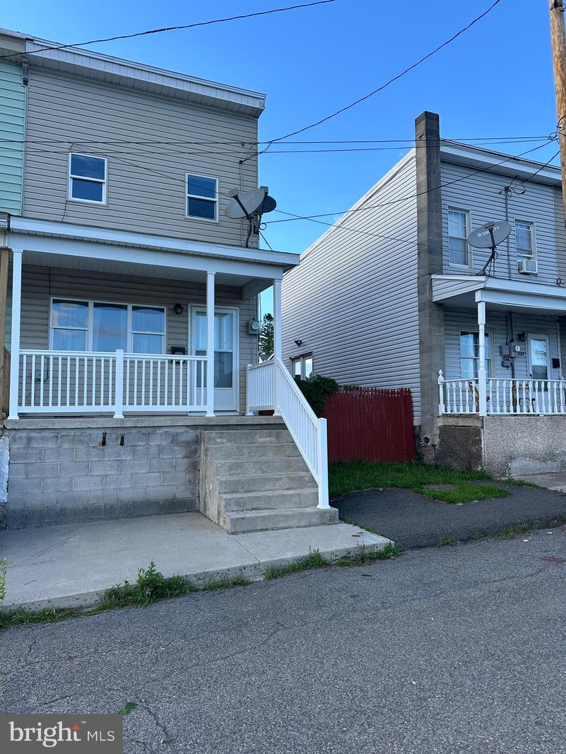 531 W Howard St Property Photo 1