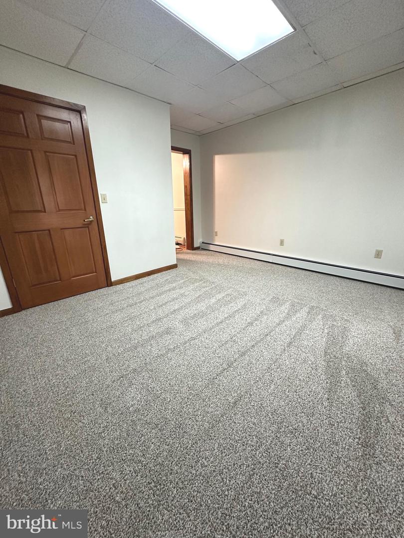 531 W Howard St Property Photo 9