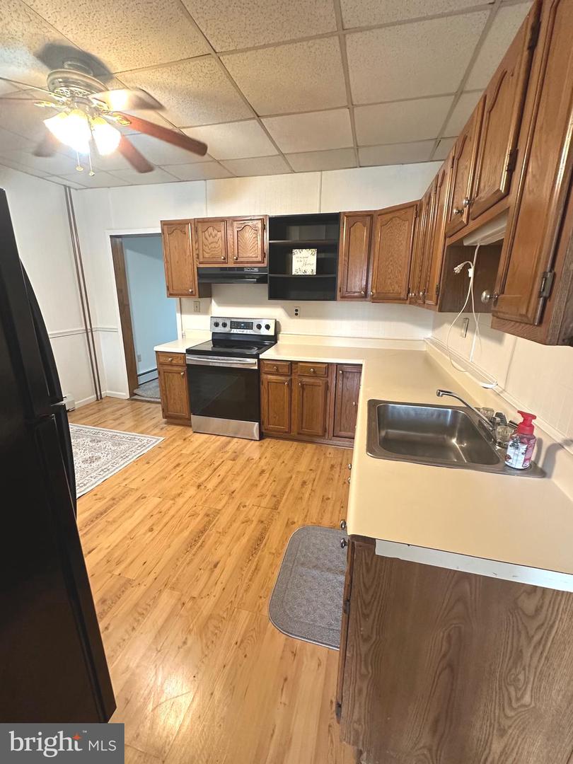 531 W Howard St Property Photo 16