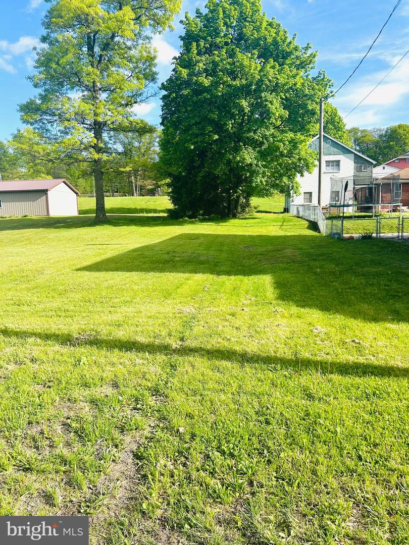 221 Main St Property Photo 2