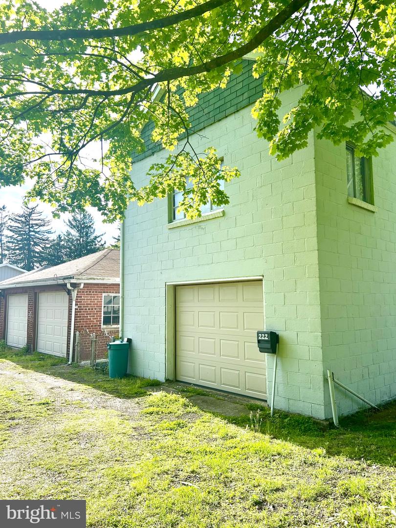 221 Main St Property Photo 5