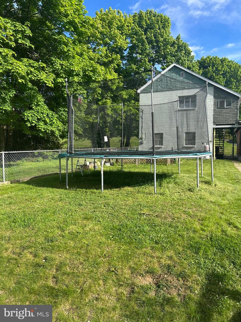 221 Main St Property Photo 7