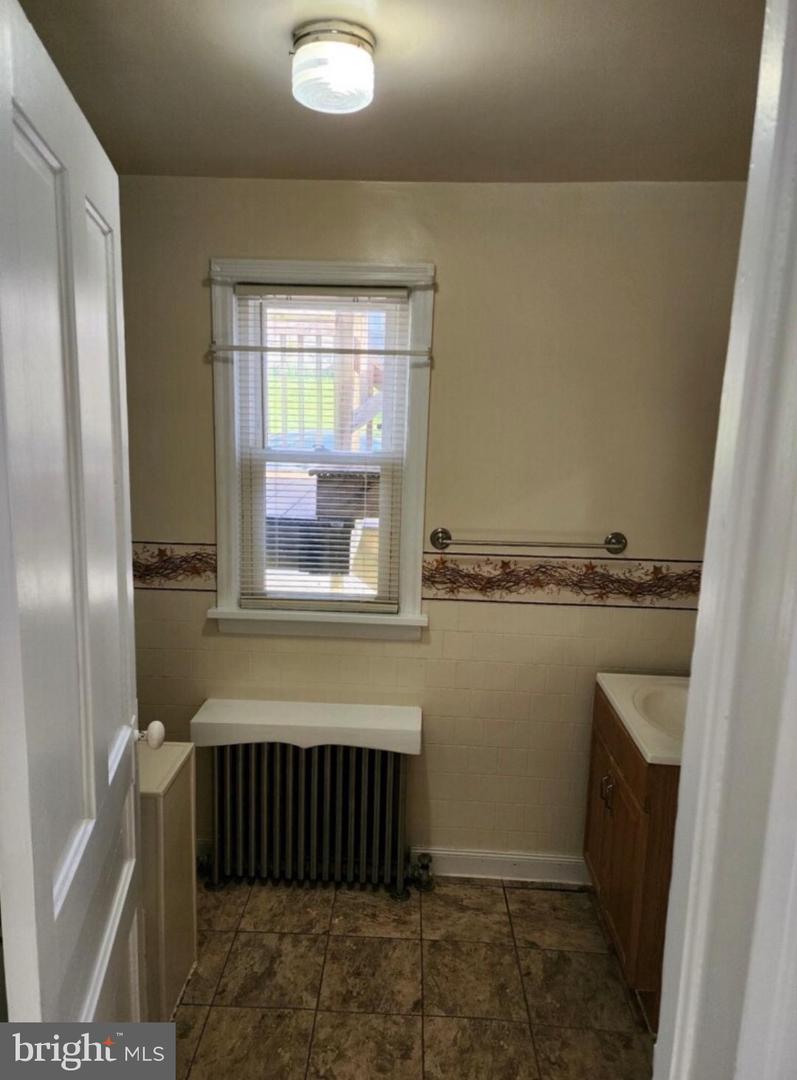 448 Broad St E #1 Property Photo 7