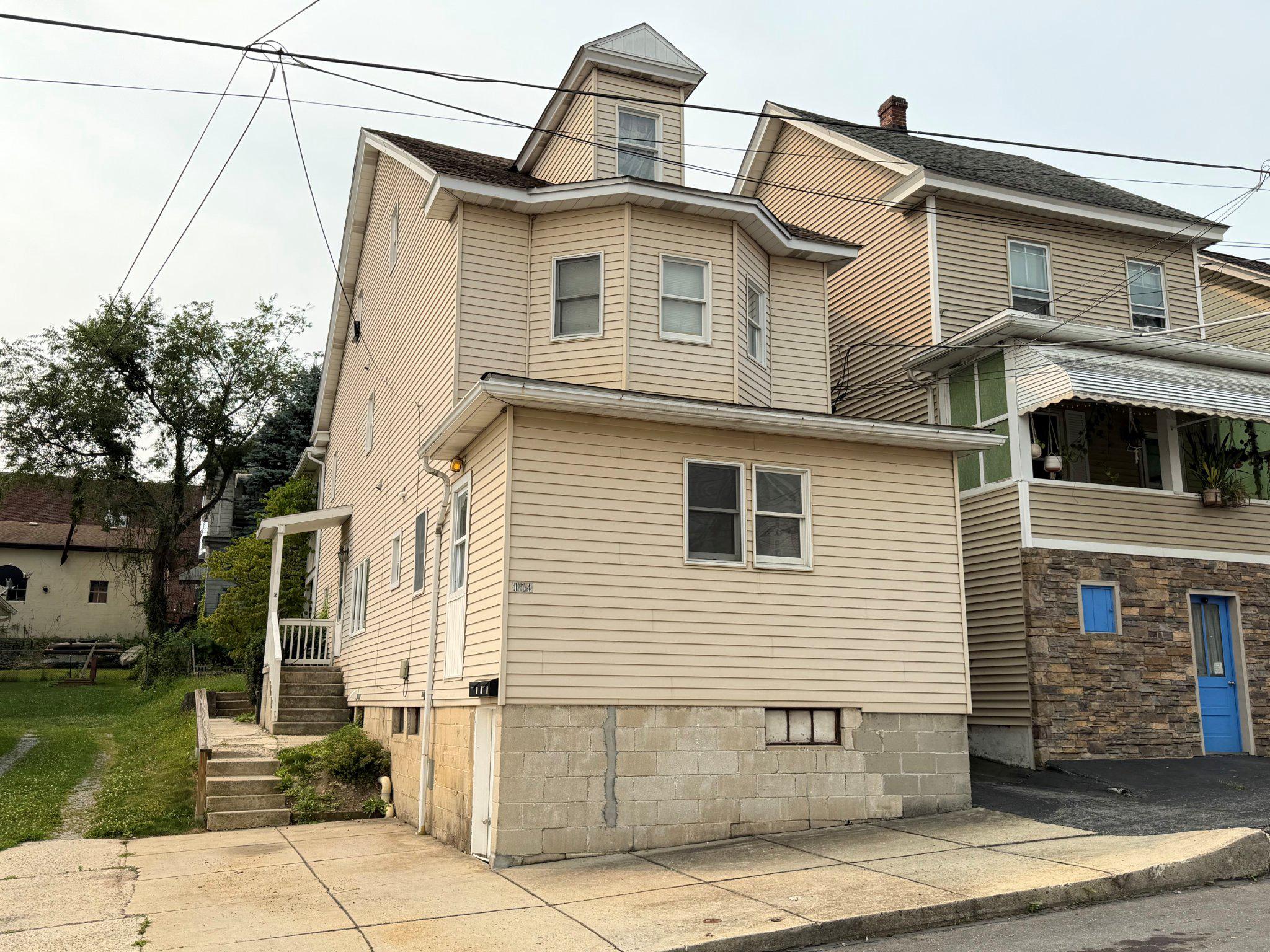 114 E RUDDLE ST Property Photo 1