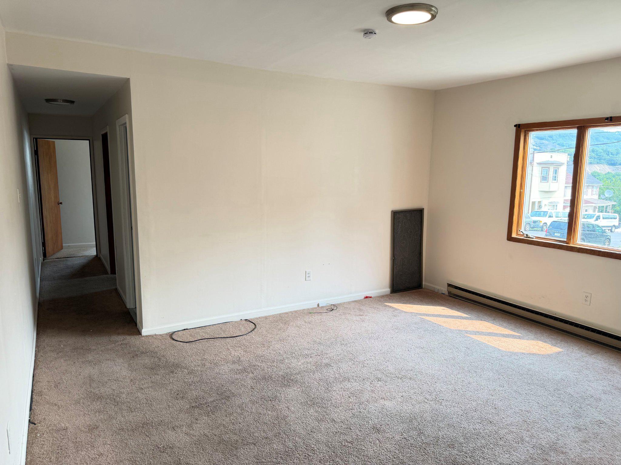 114 E Ruddle St Property Photo 6