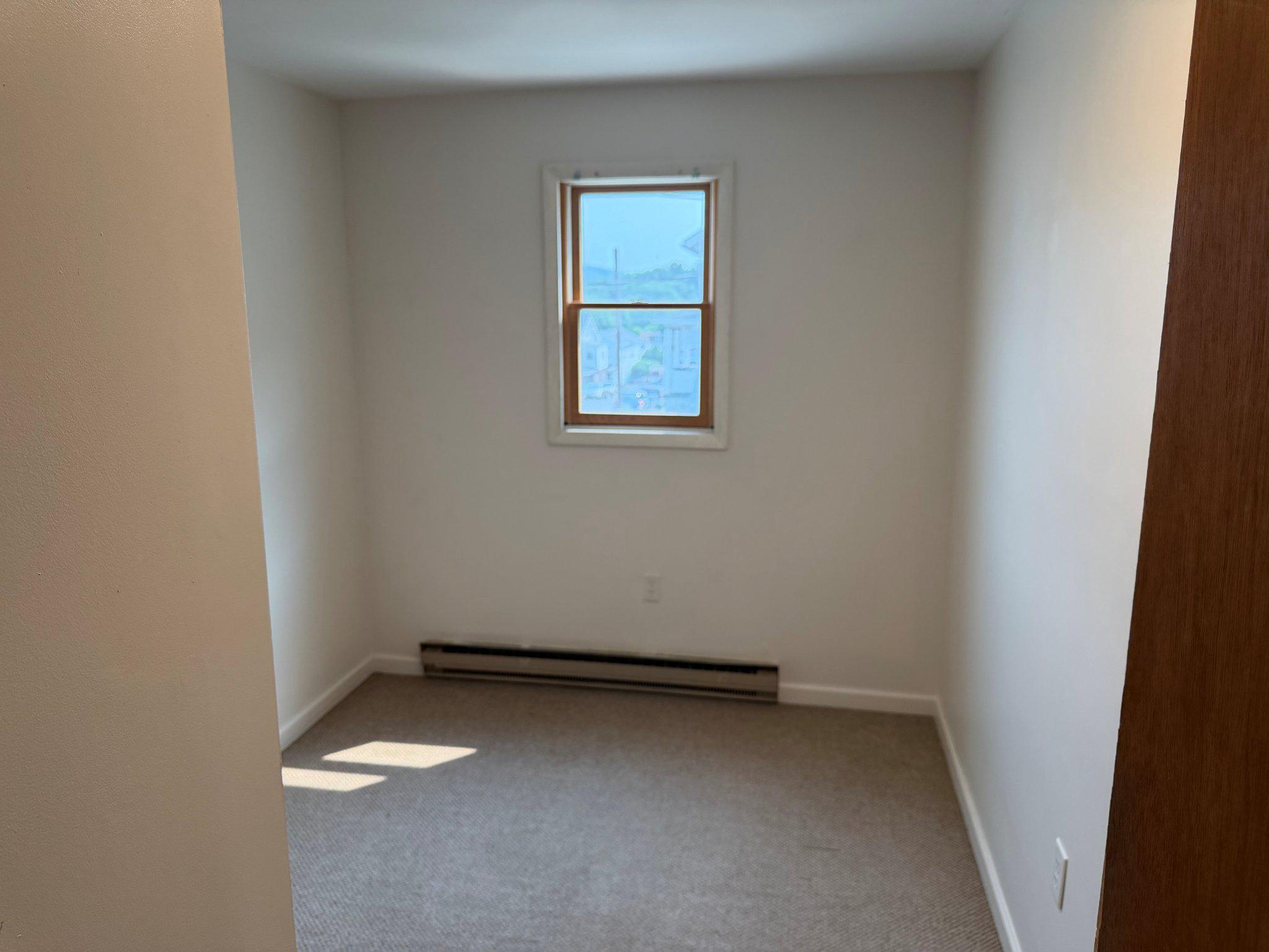 114 E Ruddle St Property Photo 8
