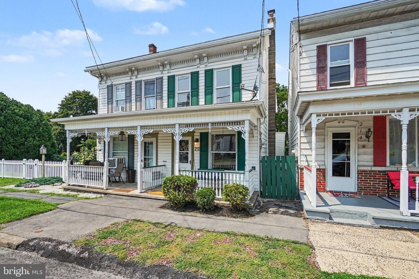 212 E Biddle St Property Photo 2