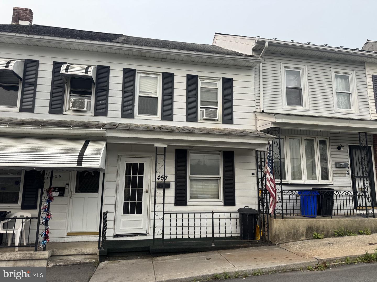 457 Carbon St Property Photo 1
