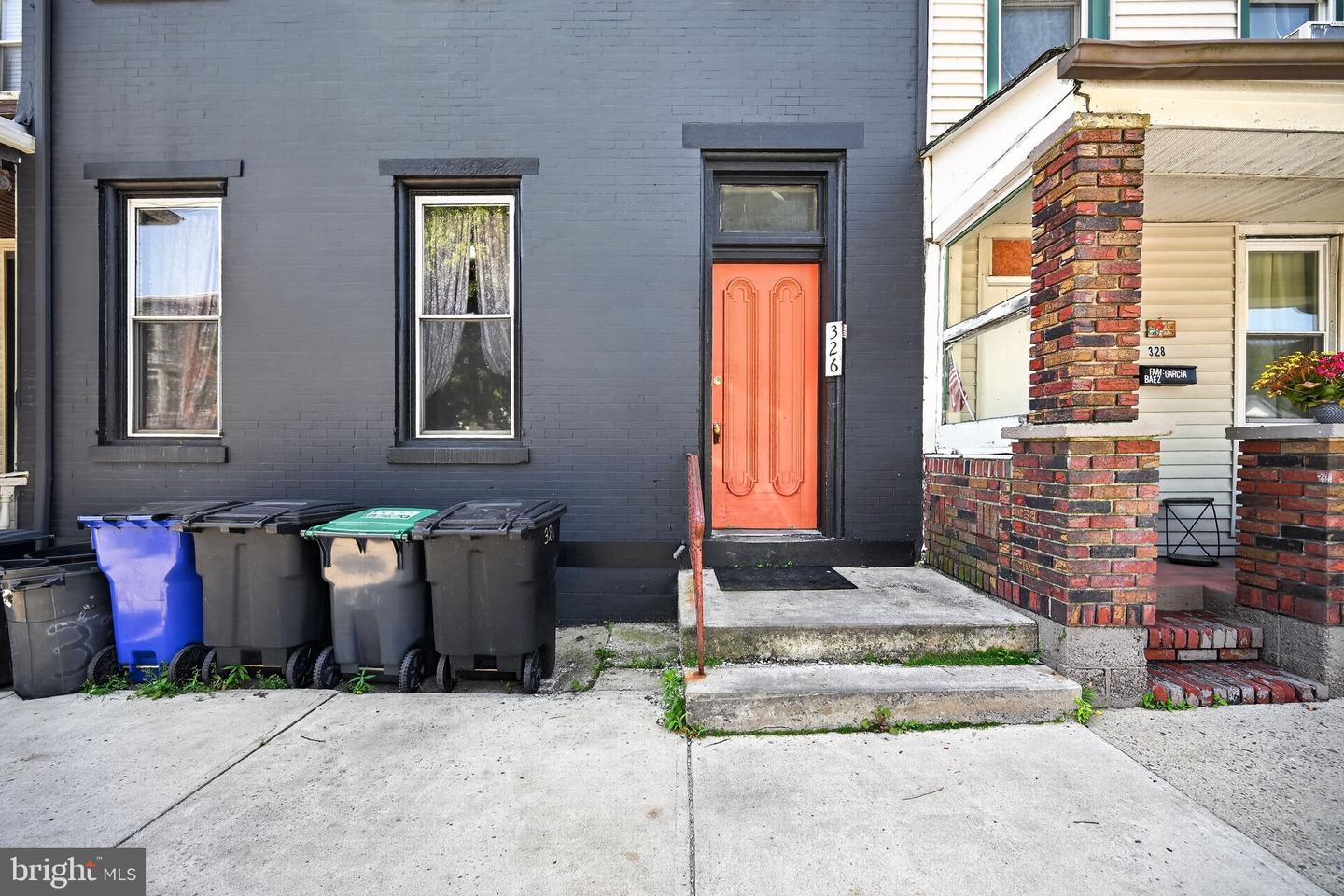 326 W Broad St Property Photo 1