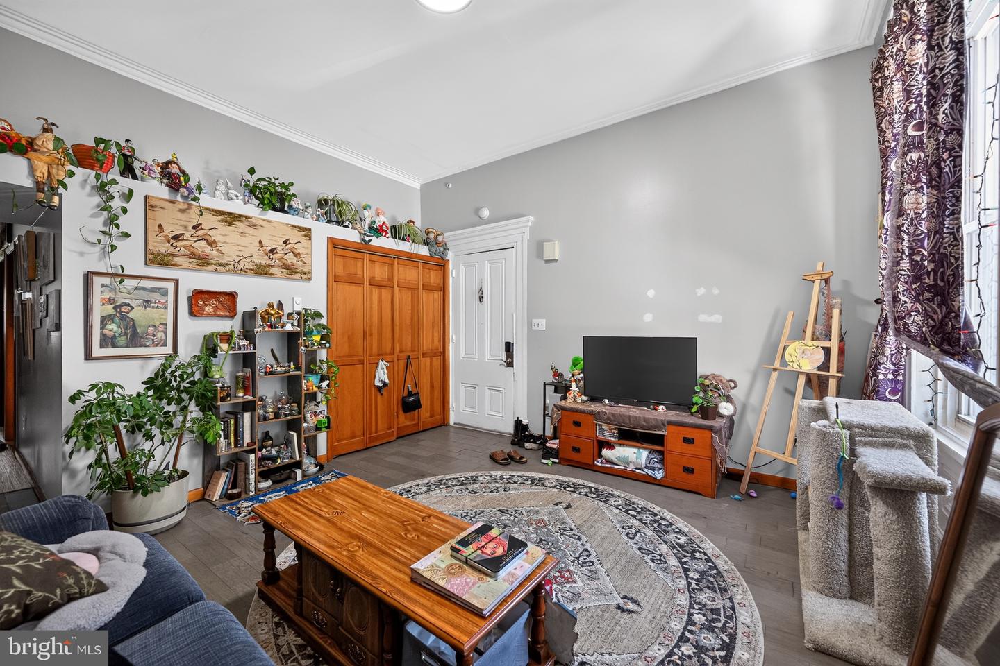 326 W Broad St Property Photo 5