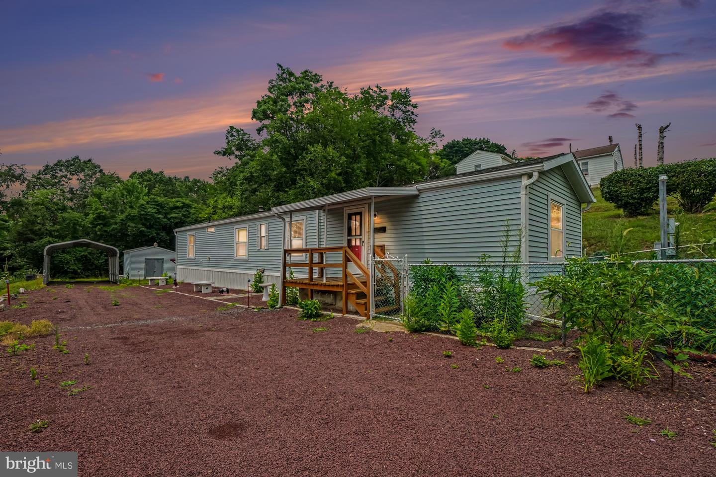 17 ALBERT BLVD