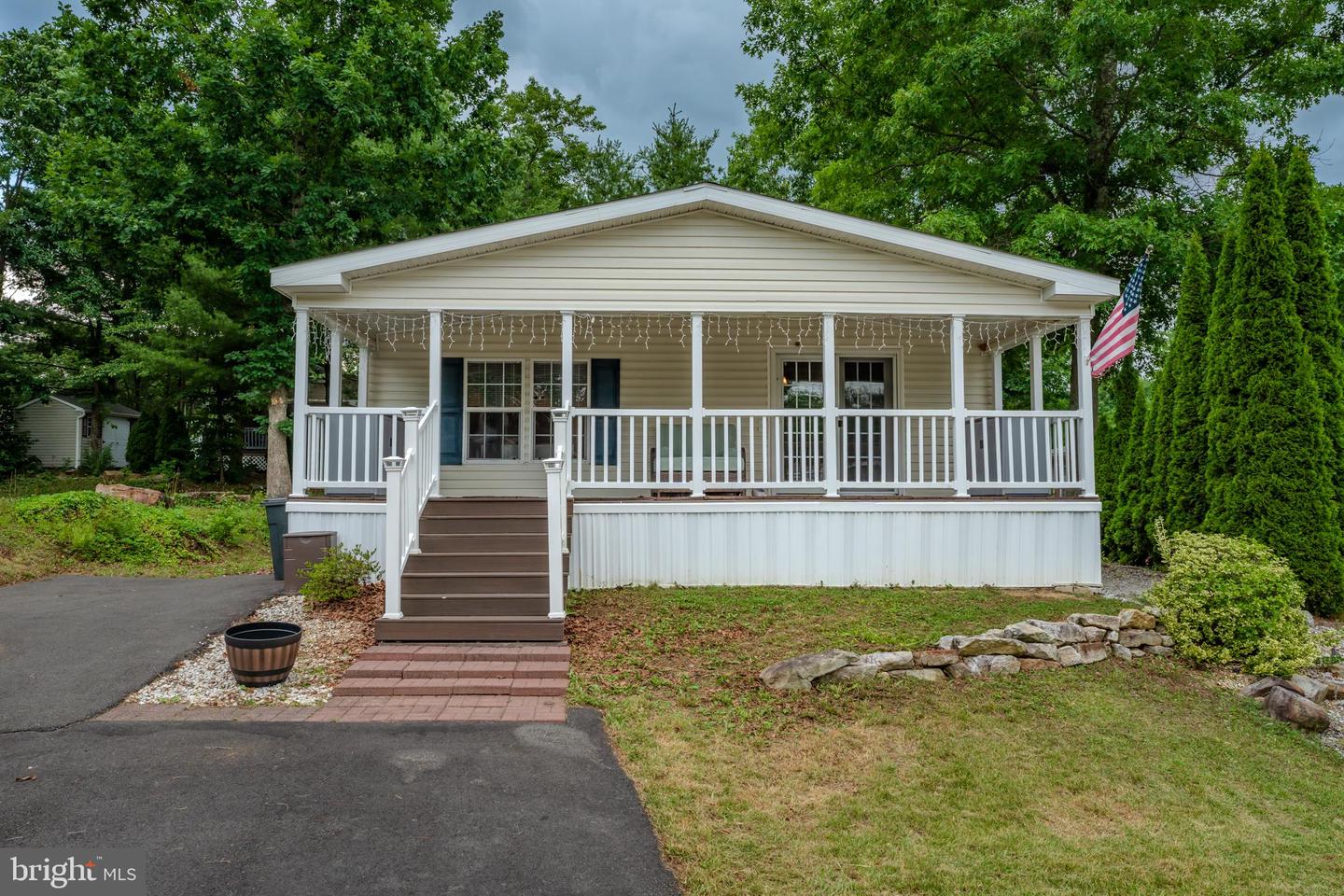 211 Hope Dr Property Photo 1