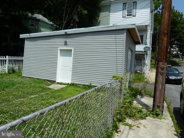 14 N Line St Property Photo 3