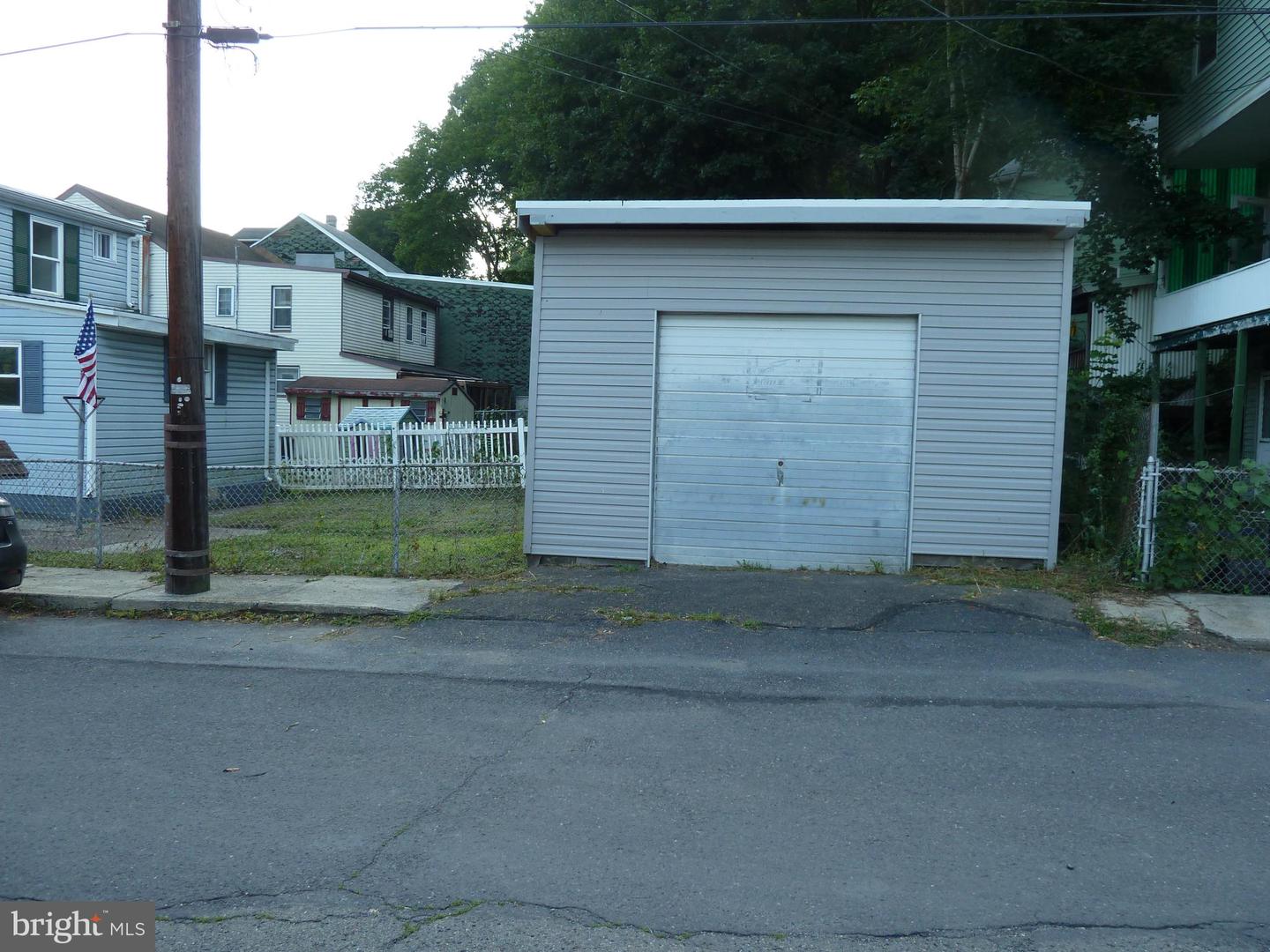 14 N Line St Property Photo 30