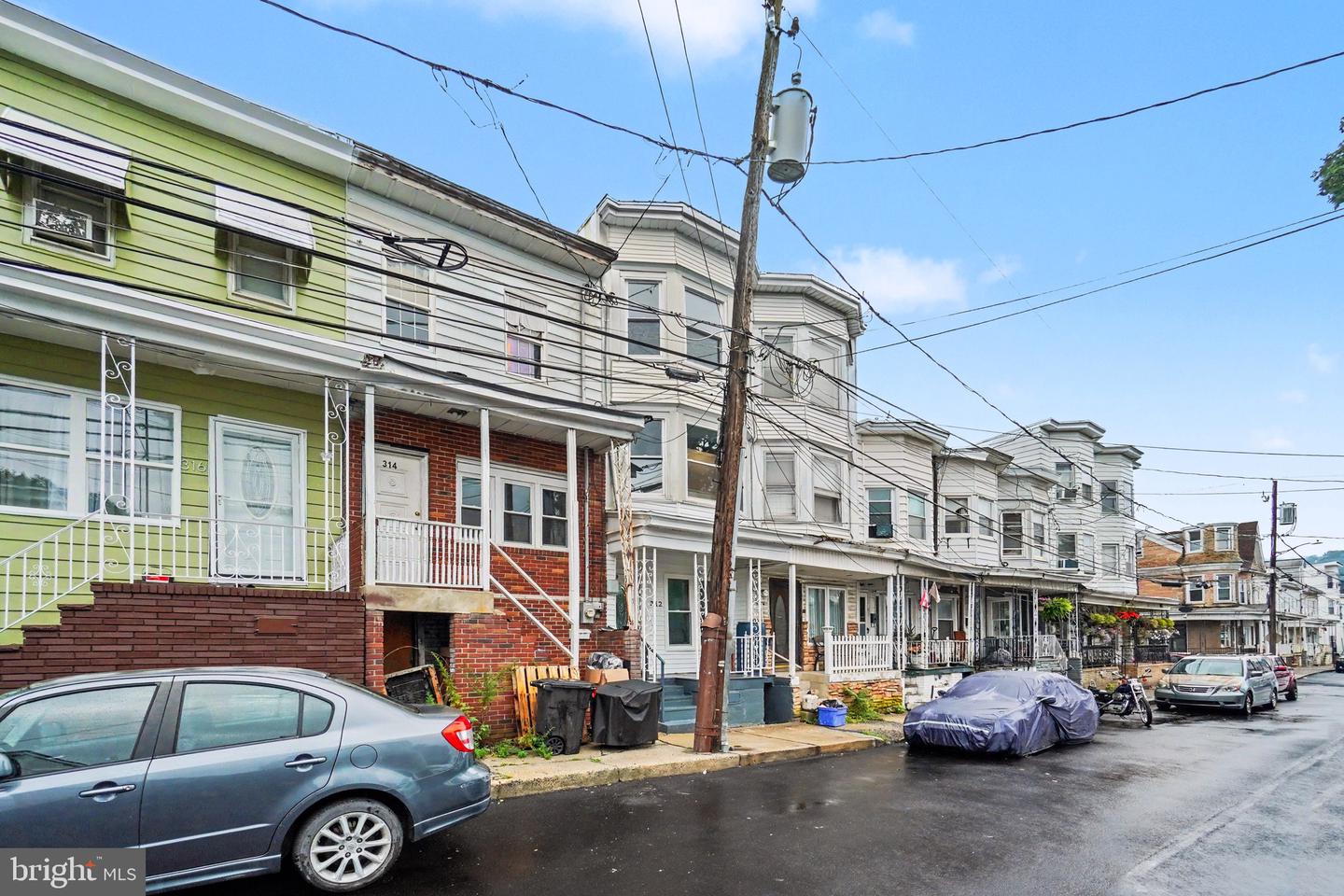 312 S Jardin St Property Photo 2