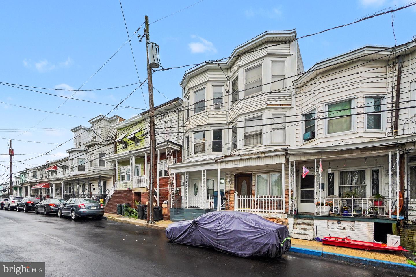 312 S Jardin St Property Photo 3