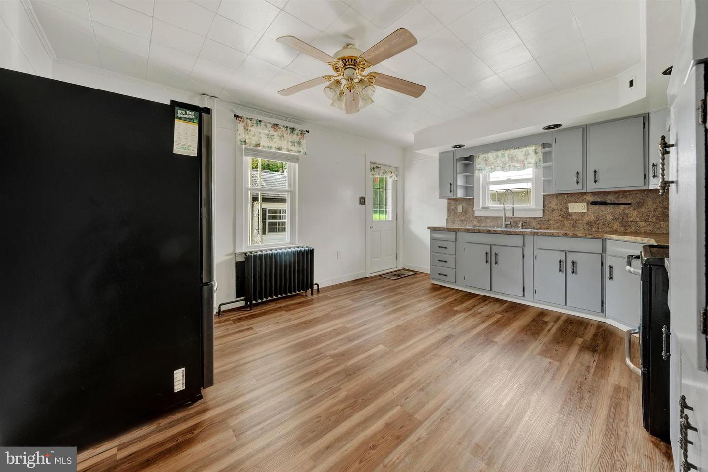 2273 W Market St Property Photo 6